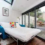 Veeve - Essex Road Flat